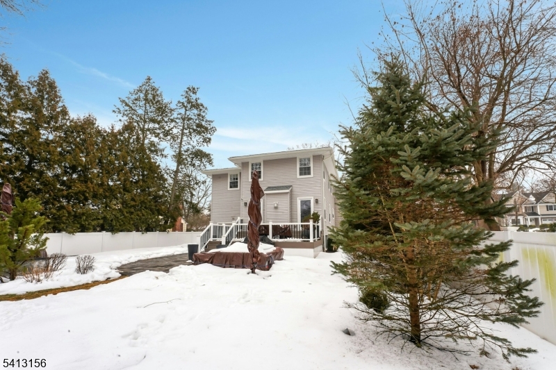 41 Fairview Ave