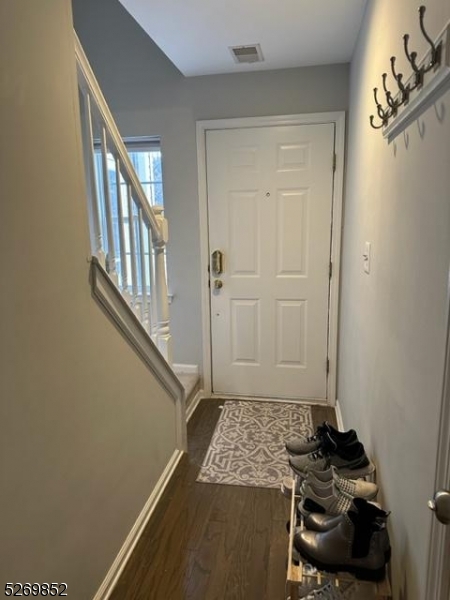 93 Lakeview Ct