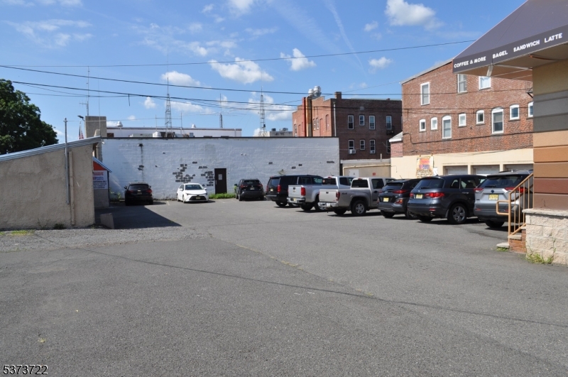 19 W Main St
