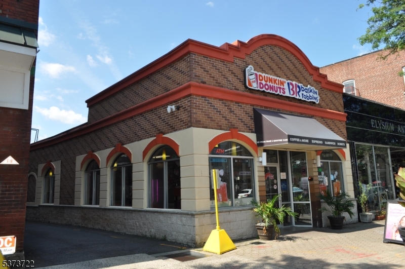 19 W Main St