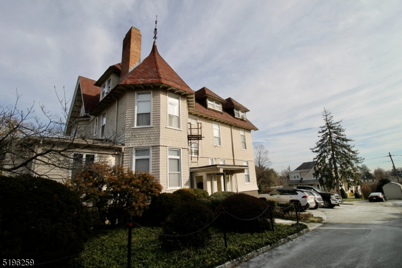 39 A N Mountain Ave 2A