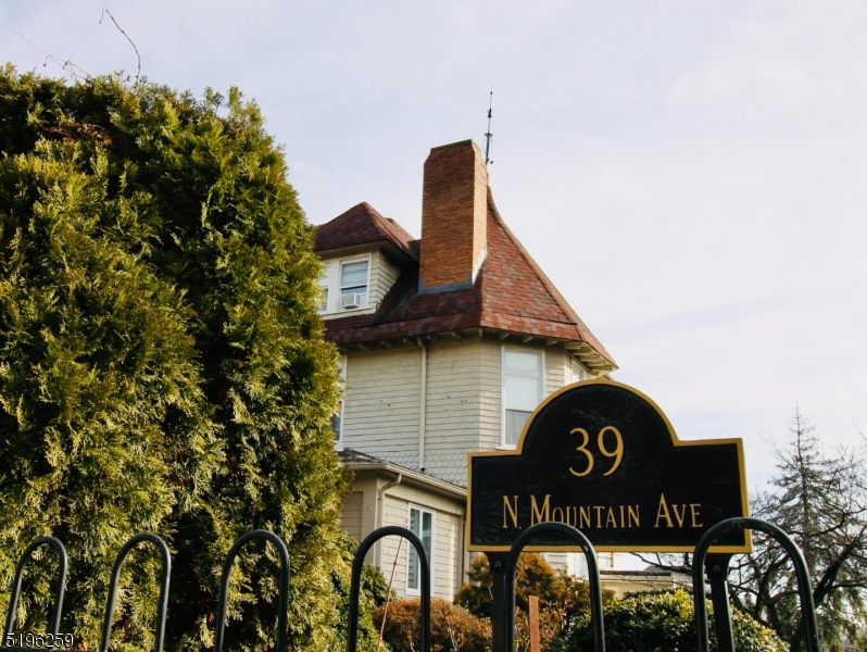 39 A N Mountain Ave 2A