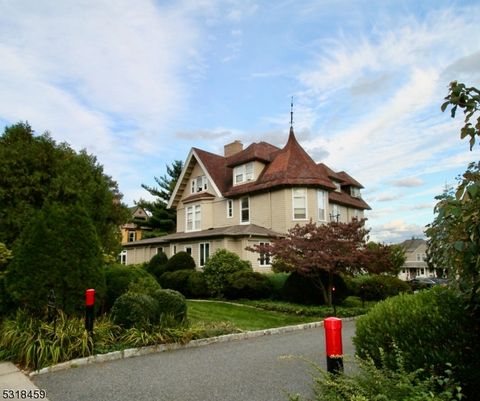 39 A N Mountain Ave 2A Montclair Twp. NJ 07042