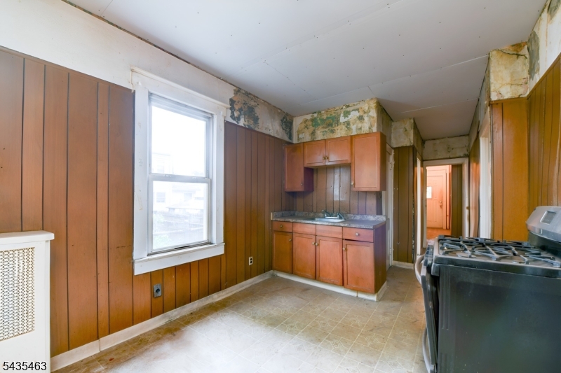 110 W 16Th St
