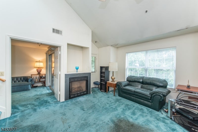 20 Collura Ln