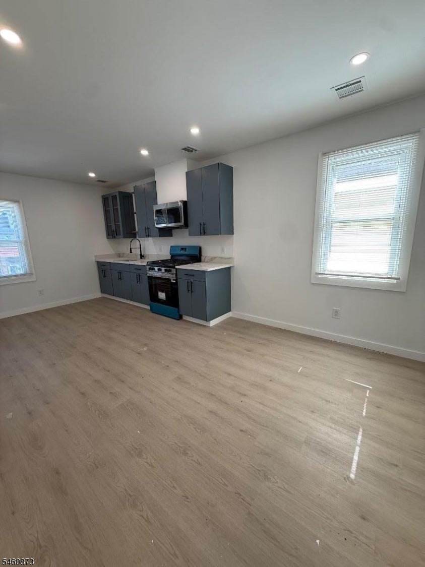 94 Broughton Ave 2A