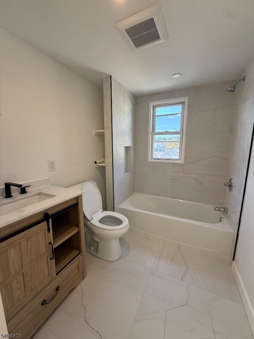 94 Broughton Ave 2A