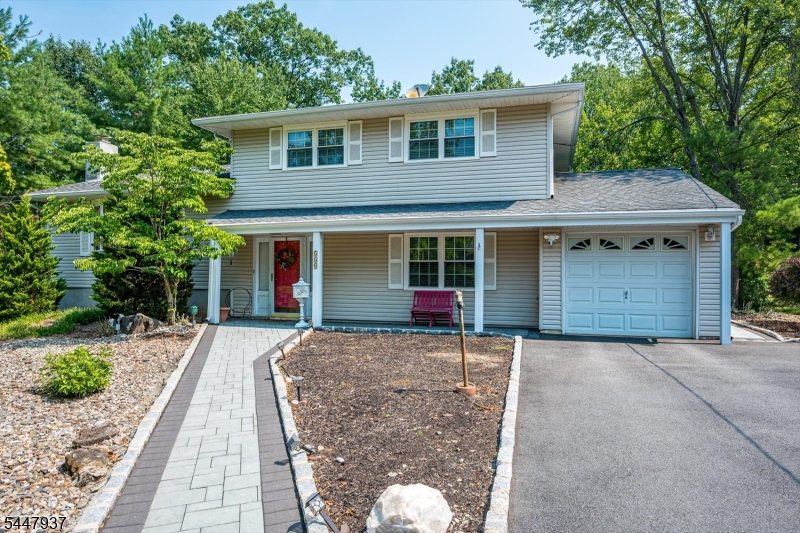 560 Wakefield Dr