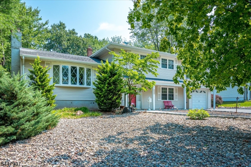 560 Wakefield Dr