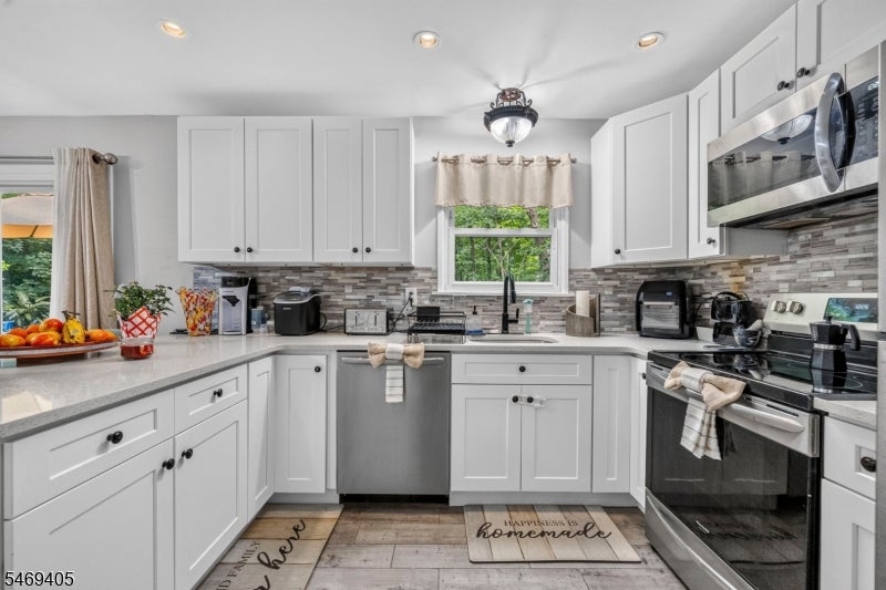 5 Lawrence Dr