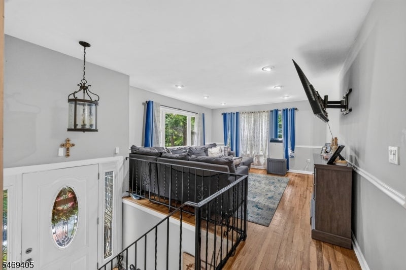5 Lawrence Dr