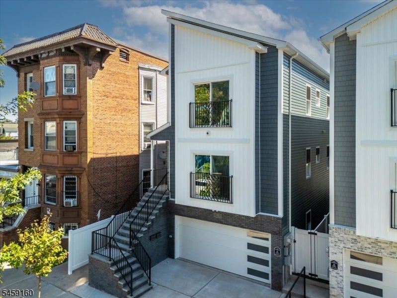 192 Amherst St