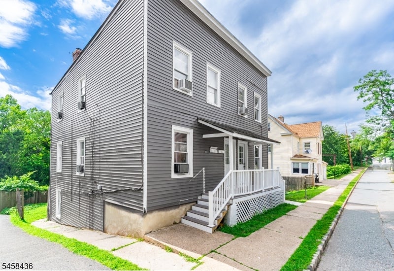 30 Willow St