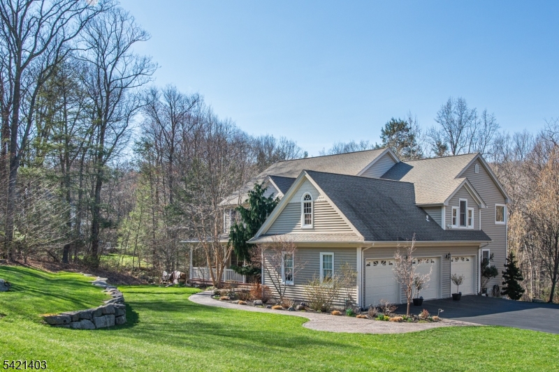 36 Roaring Brook Way