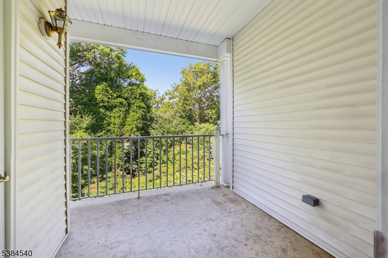 175 Rochelle Ave
