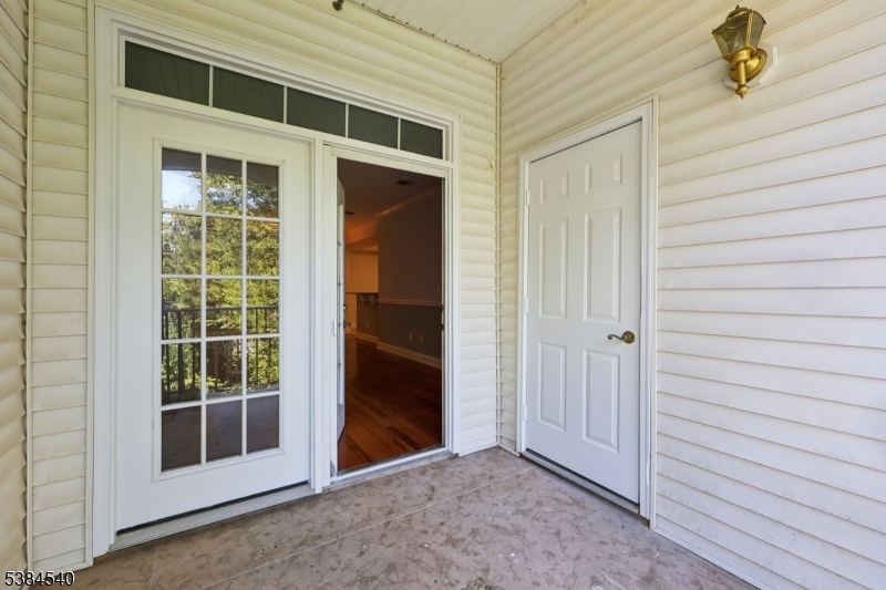 175 Rochelle Ave