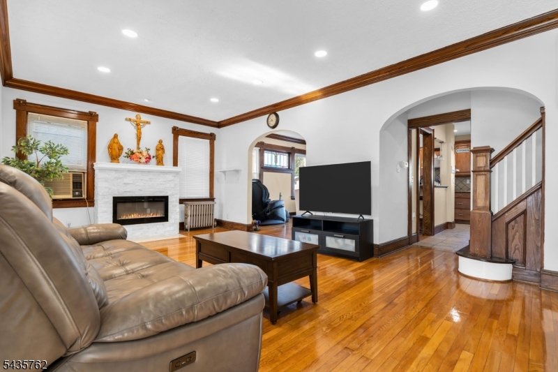 37 Fairway Ave