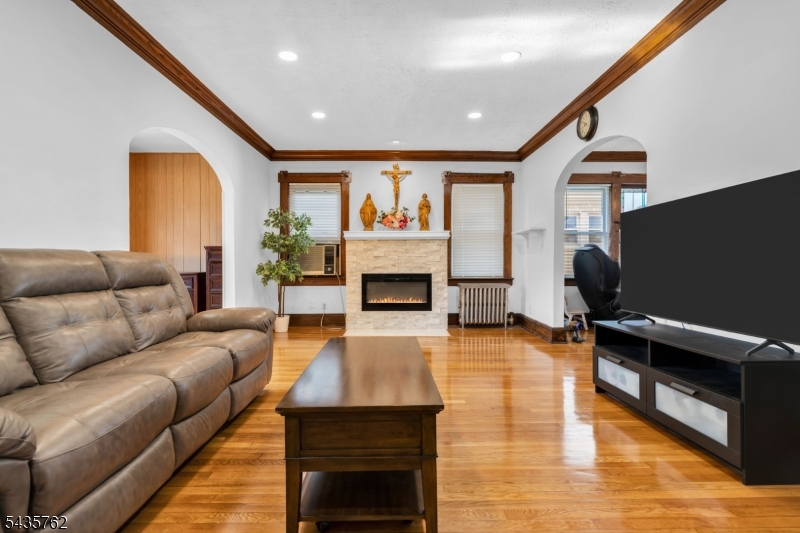 37 Fairway Ave