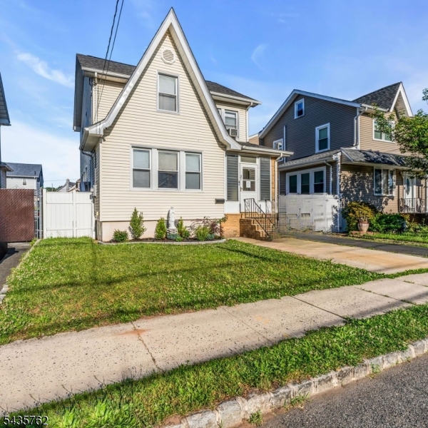 37 Fairway Ave
