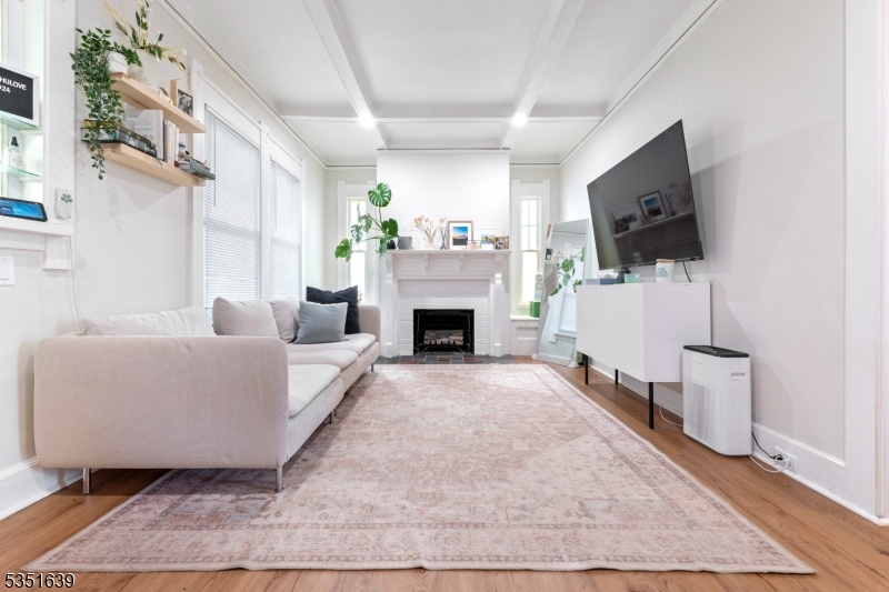 17 Park Dr N 2