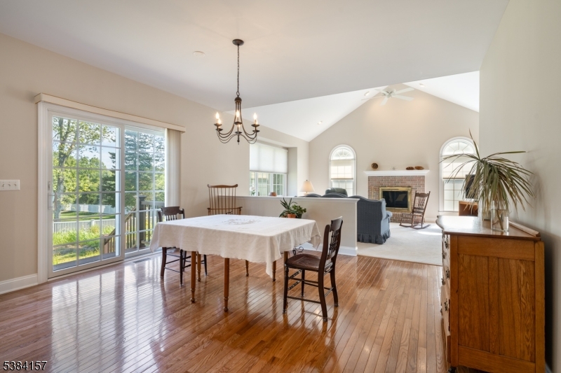 10 Robin Dr