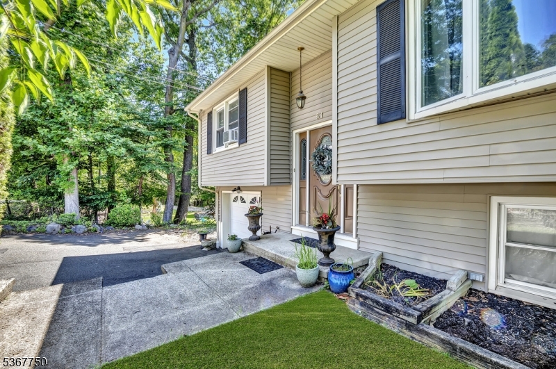 51 Mountain Ave