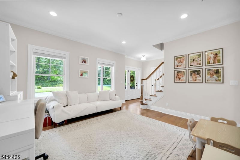 8A Mason Ave