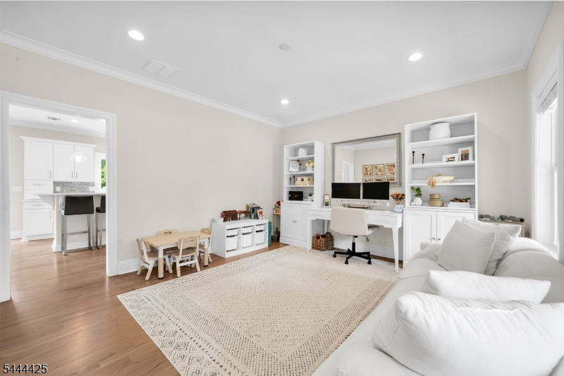 8A Mason Ave