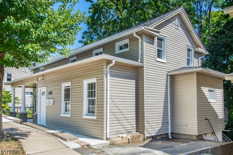 227 William St A