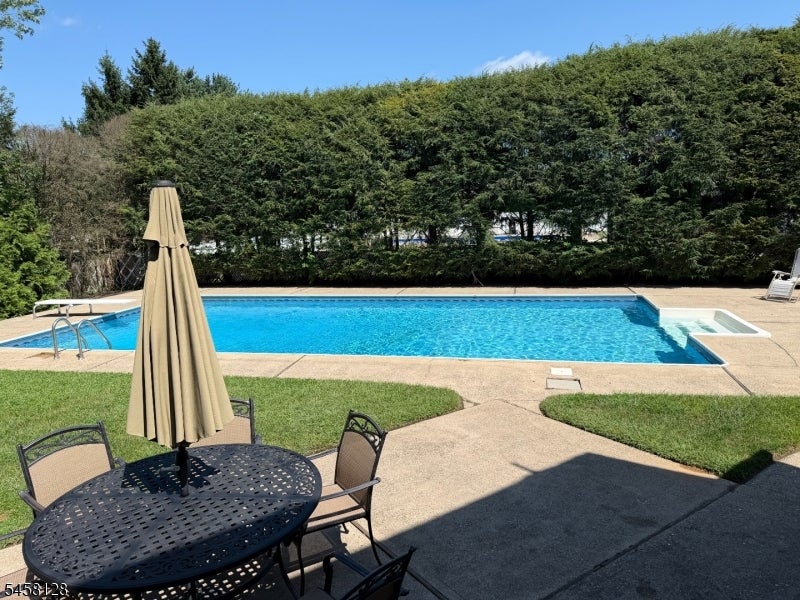 7 Glendale Ln