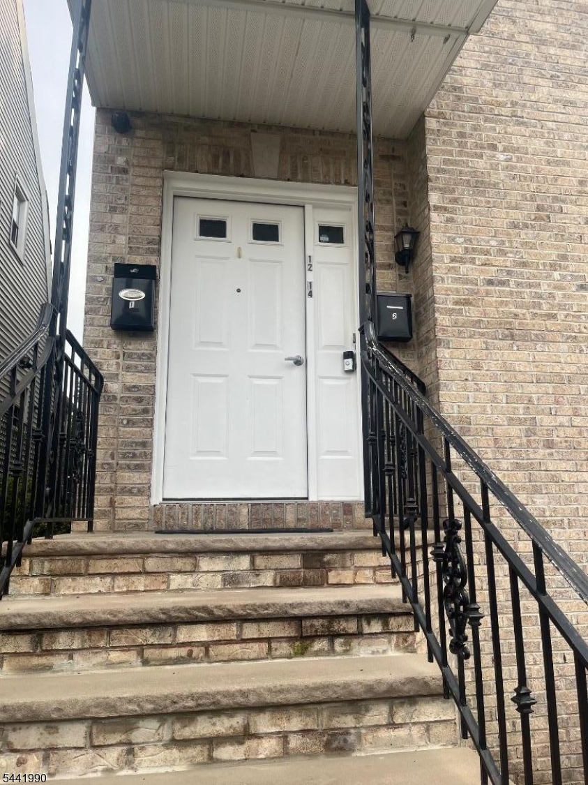 12 Cliff Hill Pl