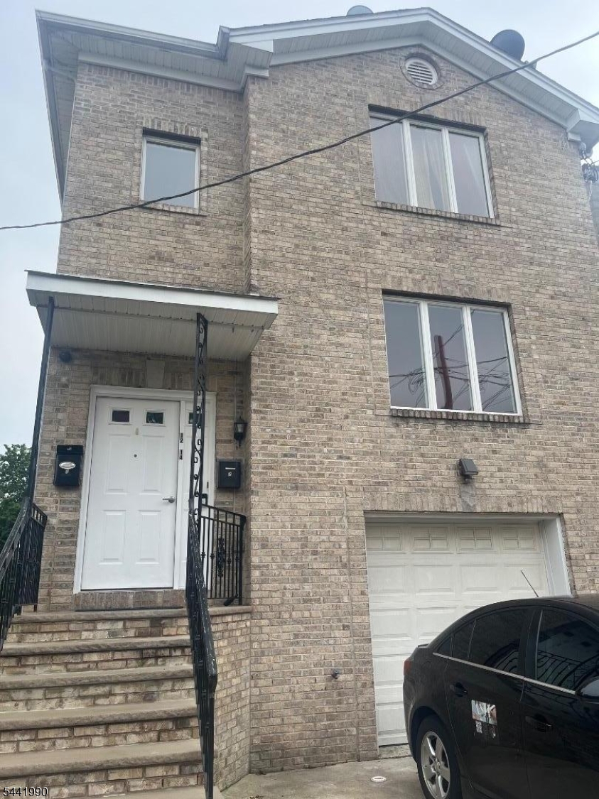12 Cliff Hill Pl
