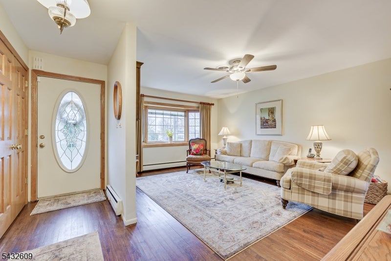 8 Adelphi Ct