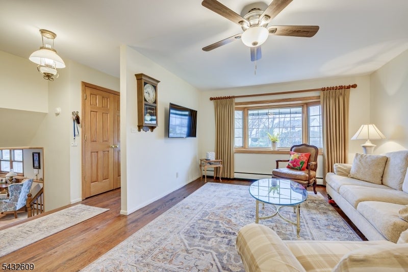 8 Adelphi Ct