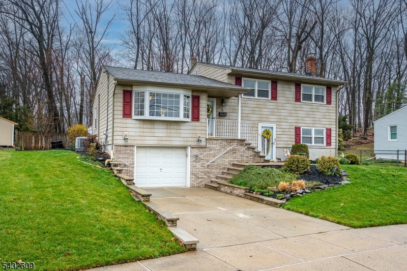 8 Adelphi Ct