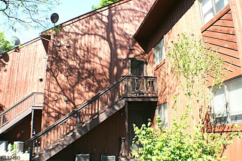 4 Augusta Dr 4