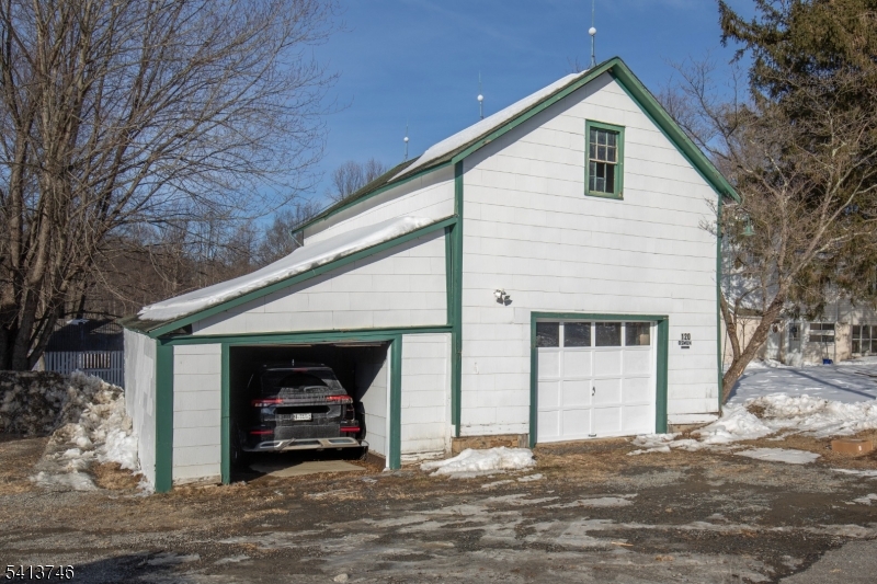 120 Fairmount Rd East