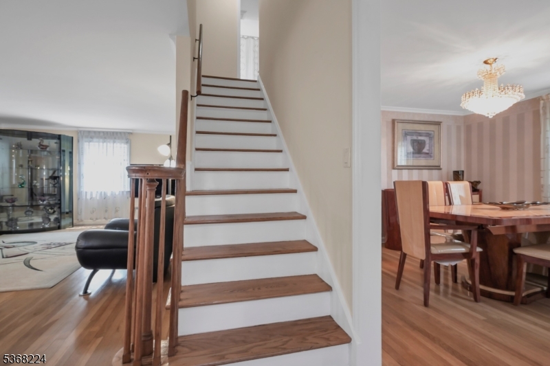4 Pleasant Valley Way