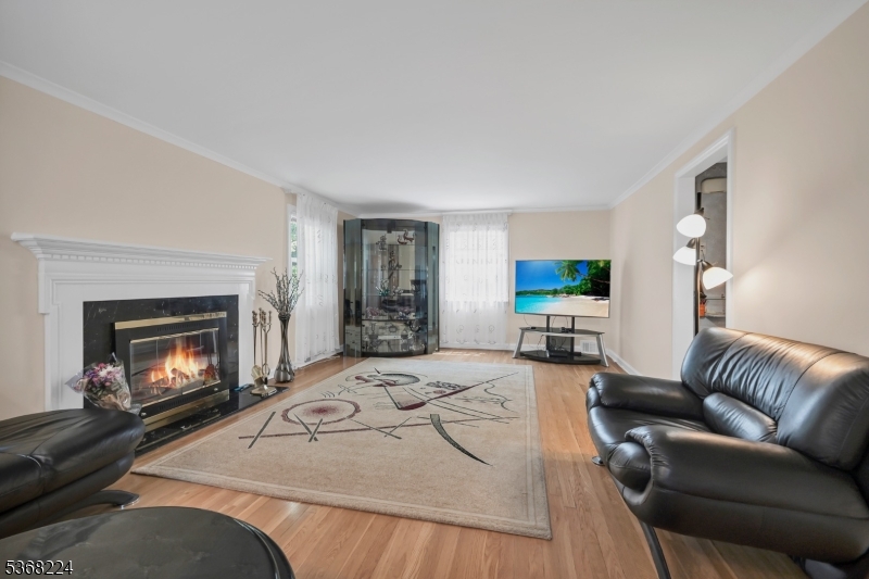 4 Pleasant Valley Way