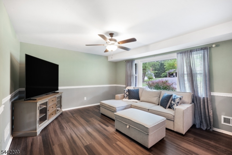 41 Holly Glen Ln