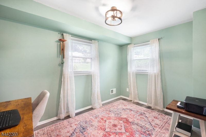 41 Holly Glen Ln