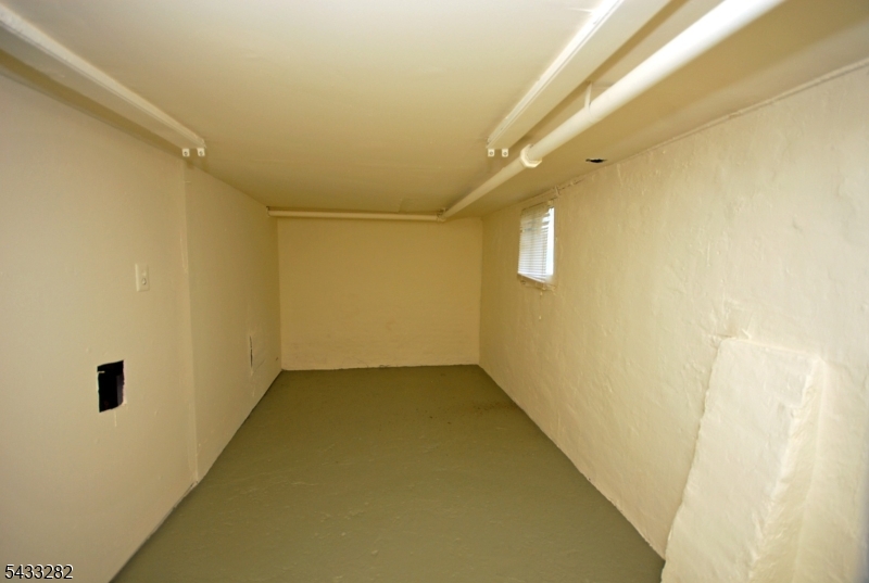 82 Linden Ave