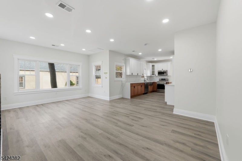 31 Saint Moritz Pl