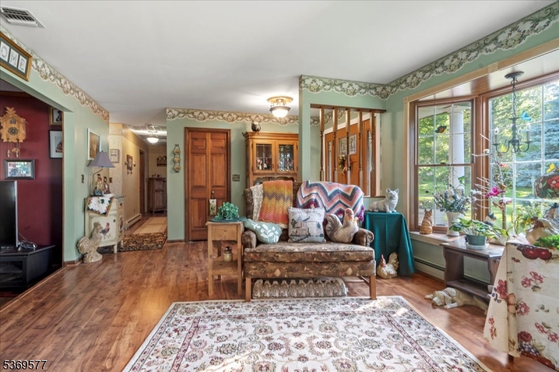 922 Warwick Tpke