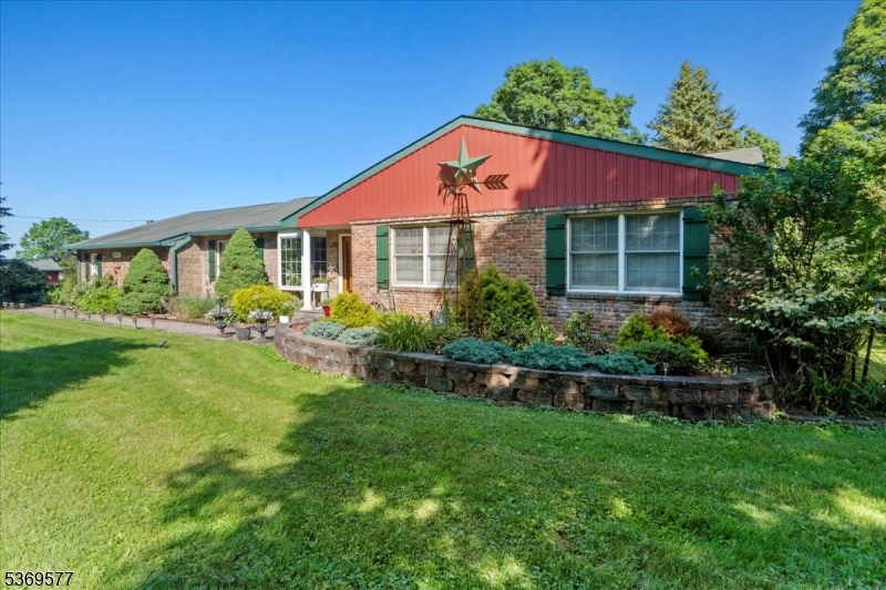 922 Warwick Tpke