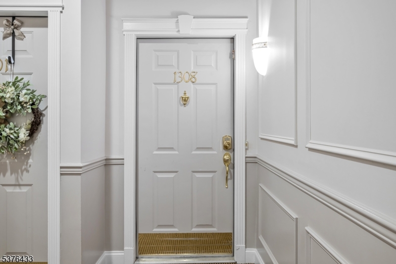 1308 Four Seasons Dr 1308