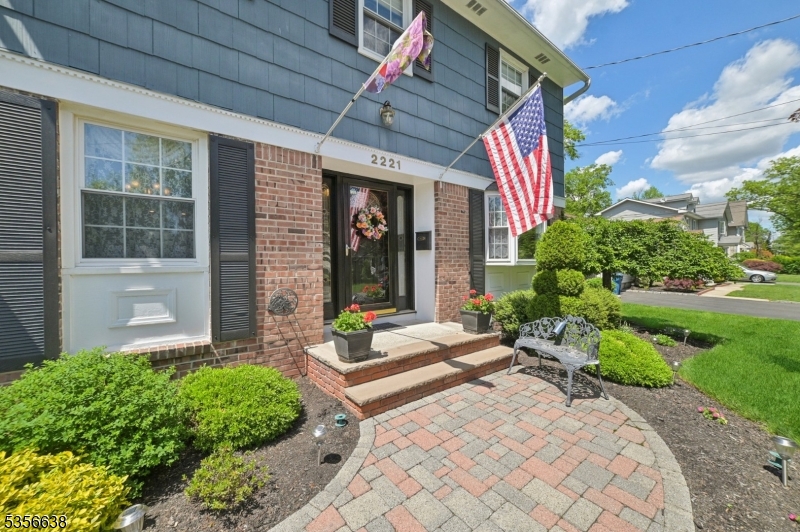 2221 Elizabeth Ave