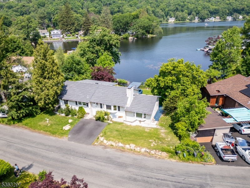 15 Lake Dr