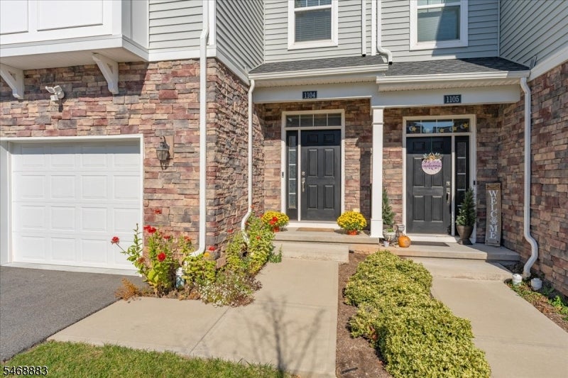 1104 Churchill Cir