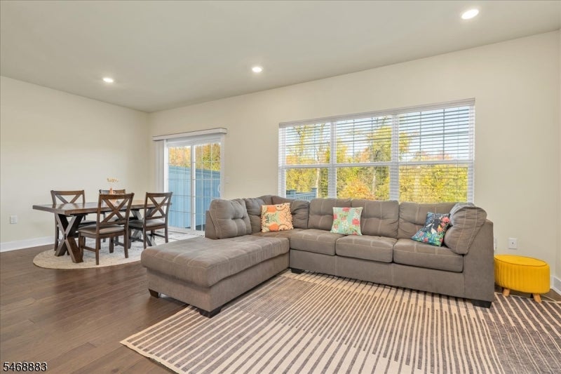 1104 Churchill Cir
